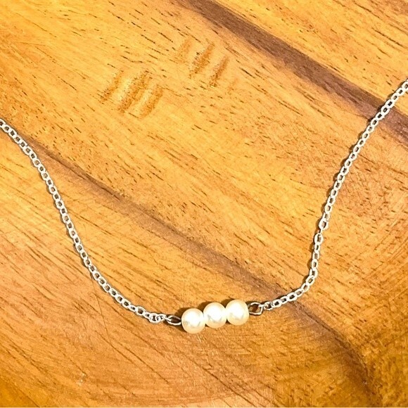 Silver Link Chain Delicate Seed Pearl Necklace - Picture 3 of 8